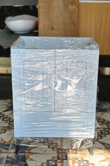 مغسلة خشب بيضاء بتصميم كلاسيكي